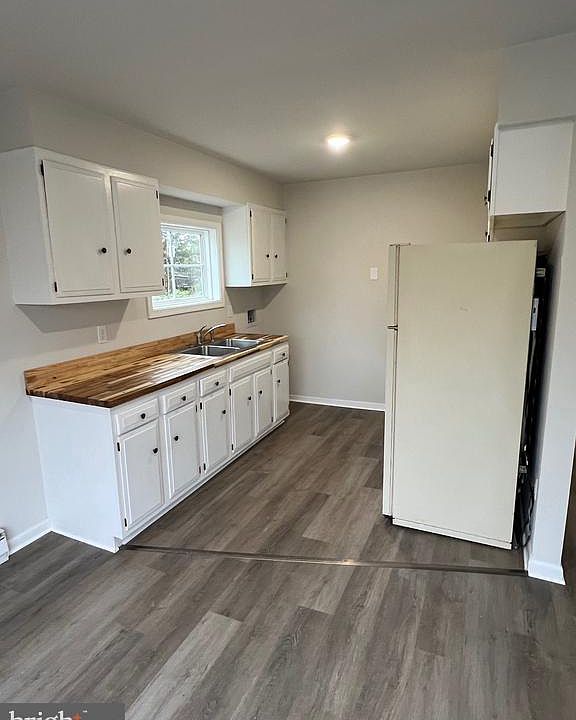 1st image of 50 Briarwood Ln #4