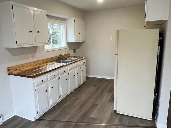 50 Briarwood Ln #4, Berkeley Springs, WV 25411