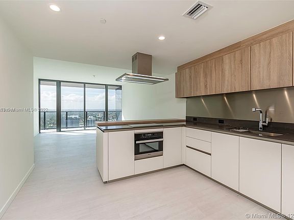 4th image of 1000 Brickell Plz #2904