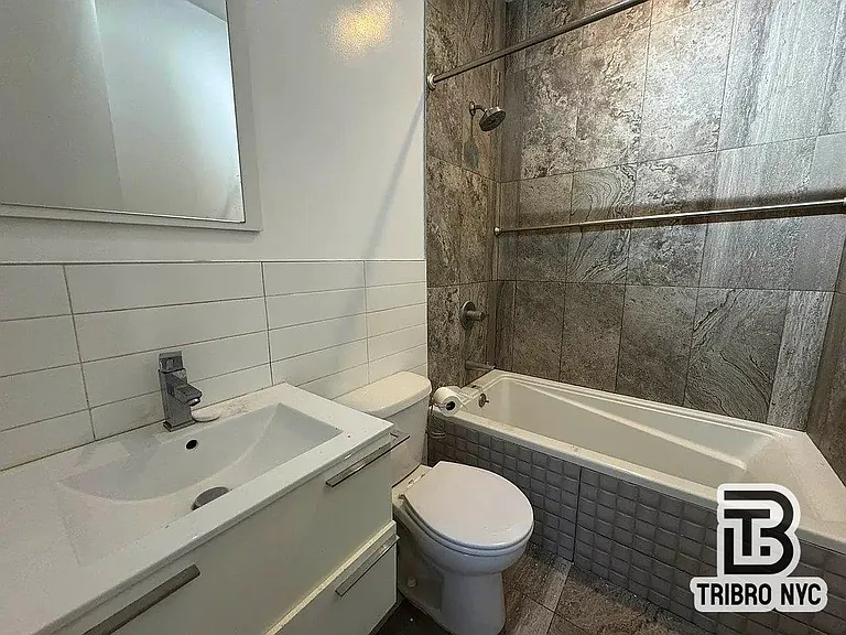 977 Jefferson Ave #2D — Photo 5