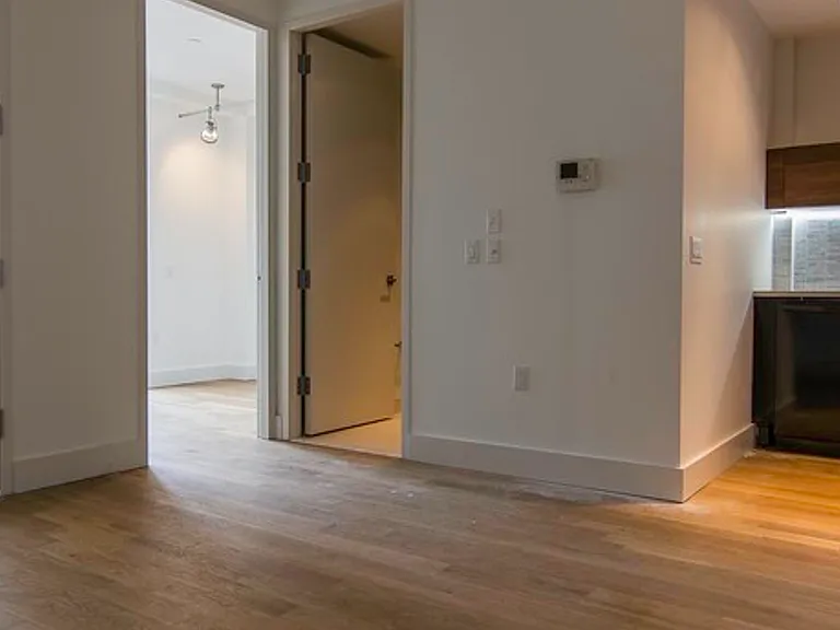 74 Maujer St #2G — Photo 7