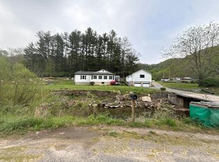 884 Upper Rock Creek Rd, Rock Creek, WV 25174