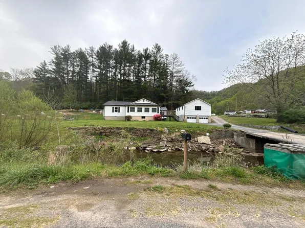 884 Upper Rock Creek Rd, Rock Creek, WV 25174