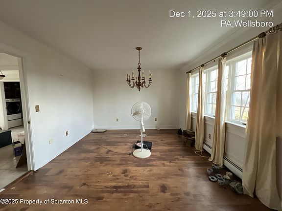 3rd image of 8 Hillcrest Cir