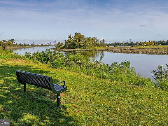 5th image of 436 River Dr