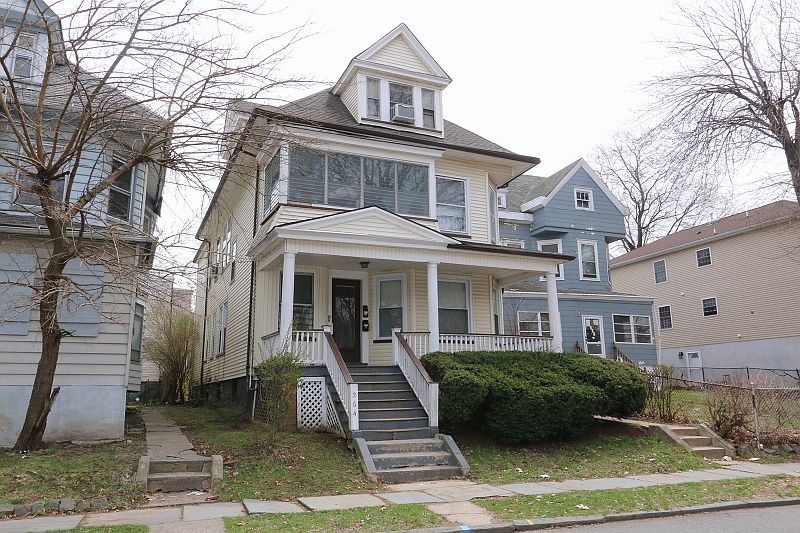 1st image of 264 N Walnut St