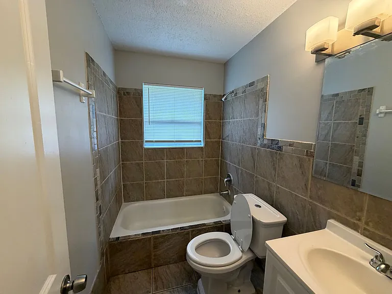 1271 Chickamauga Ave — Photo 8