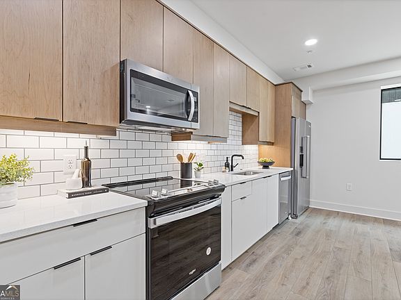 4th image of 108 Park Pl #107