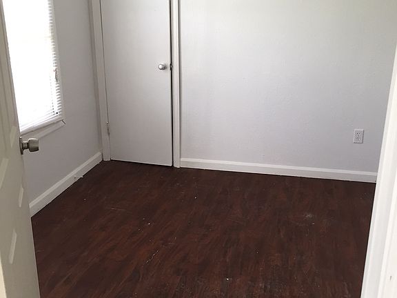 5th image of 612 Brotherton Ln