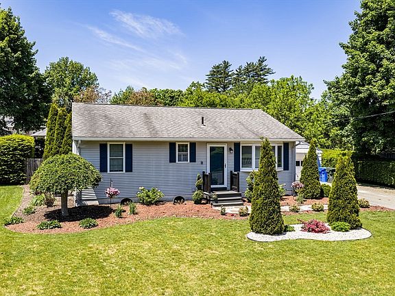 2nd image of 46 Rochford Cir