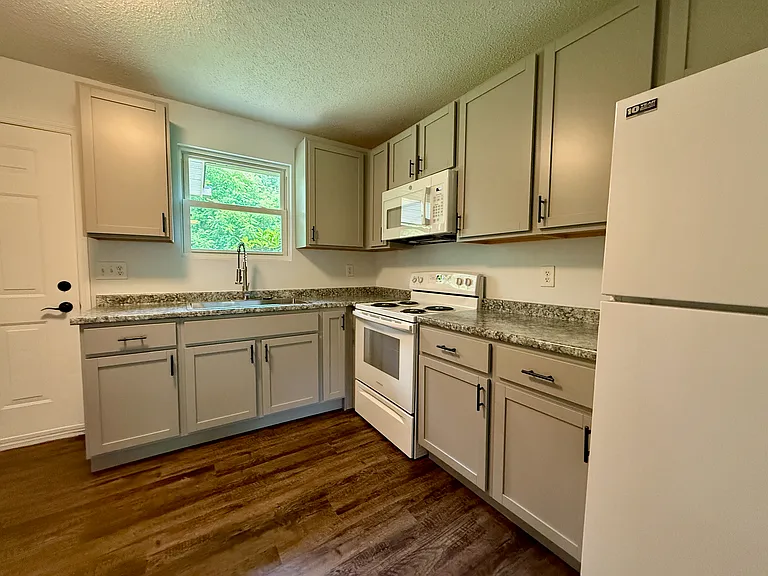 645B Flint Hill Rd — Photo 3