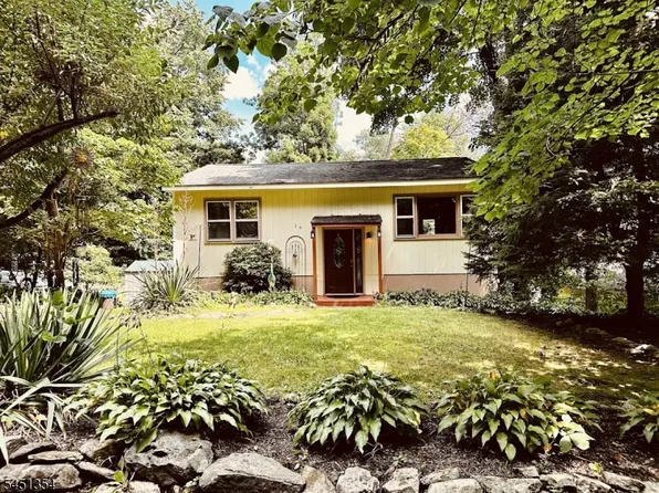 24 W Shore Dr, Vernon Twp., NJ 07462