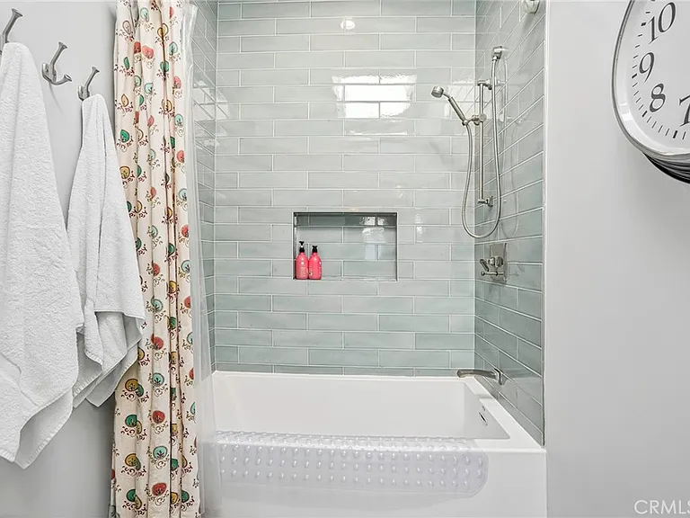 2200 Walnut Ave — Photo 18