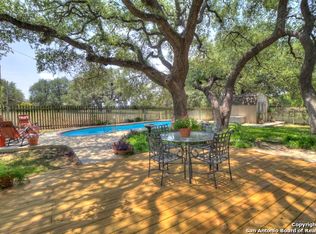 341 Sollock Dr, Devine, TX 78016