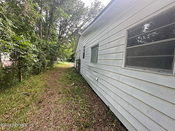 3rd image of 5123 COLONIAL Avenue