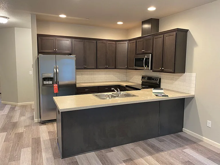 193 Cloverdale Rd #B — Photo 10