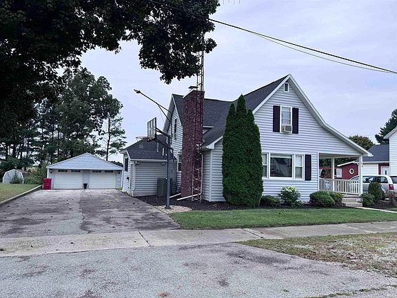 2nd image of 214 Grant St