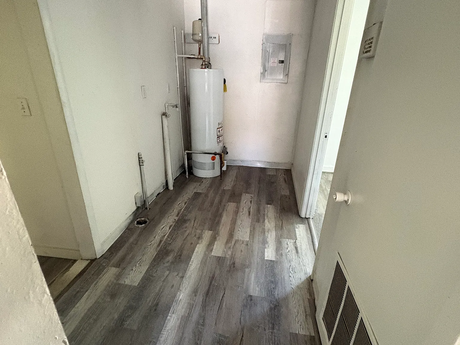 4 bed, 888 sqft, $1,550 — Photo 4