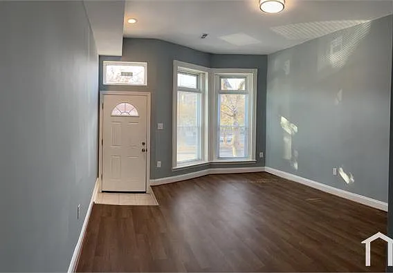 1921 N Fulton Ave — Photo 3