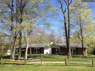 725 Oakwood Dr, Gates Mills, OH 44040
