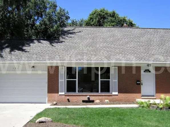 191 Van Doren Dr, Cuyahoga Falls, OH 44221