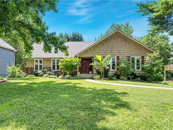 10428 Grand Ave, Kansas City, MO 64114