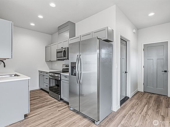 5th image of 230 Glengate Street