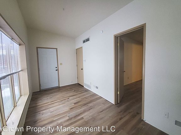 3rd image of 1101 W Margaret St #8052535