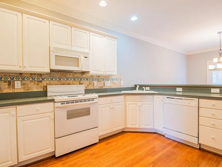 2 Park Village Ct #C — Photo 4