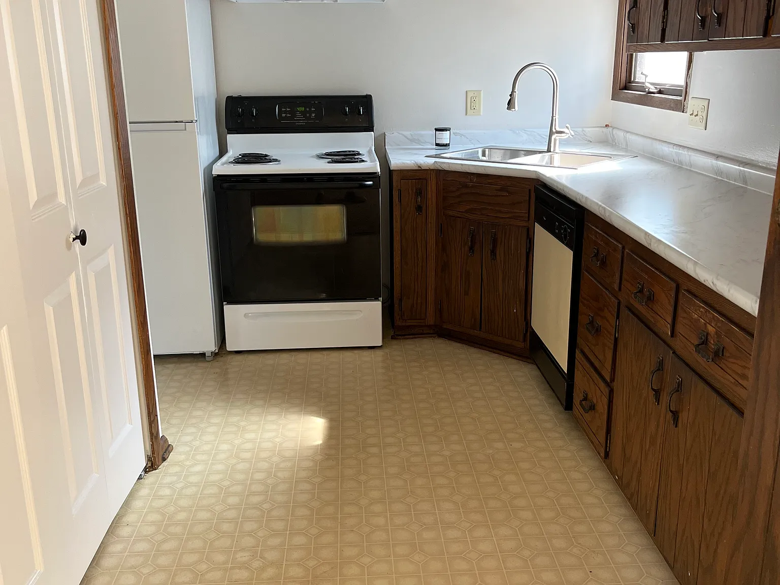 2 bed, 1064 sqft, $1,400 — Photo 3