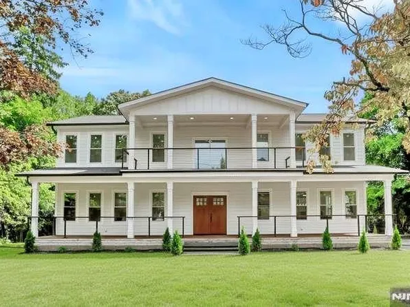 276 Werimus Rd, Woodcliff Lake, NJ 07677