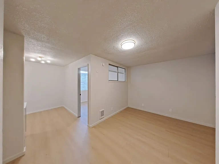 University Manor - Newly Renovated Units just a short walk from Campus! — Photo 75