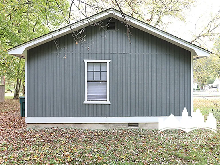 1616 Winston Dr — Photo 18