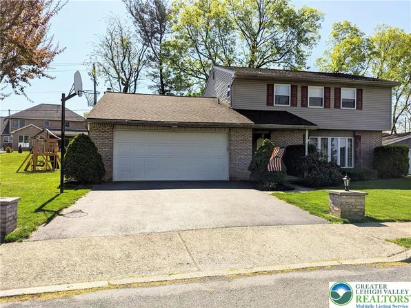 1711 Elmhurst Dr, Whitehall, PA 18052