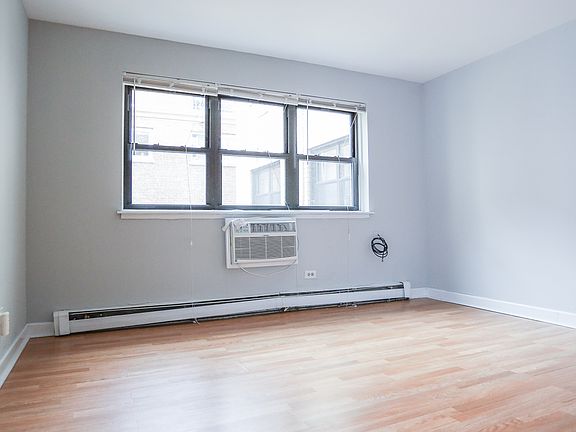 2nd image of 534 W Wellington Ave APT 304