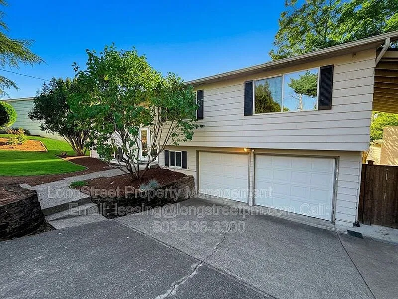 869 Meadowlawn Dr SE