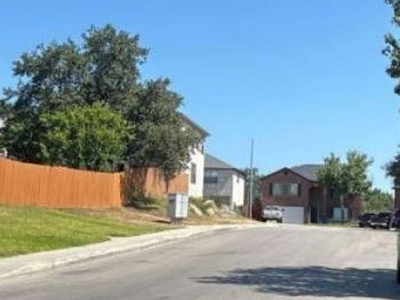 Exterior Neighborhood (street photo)