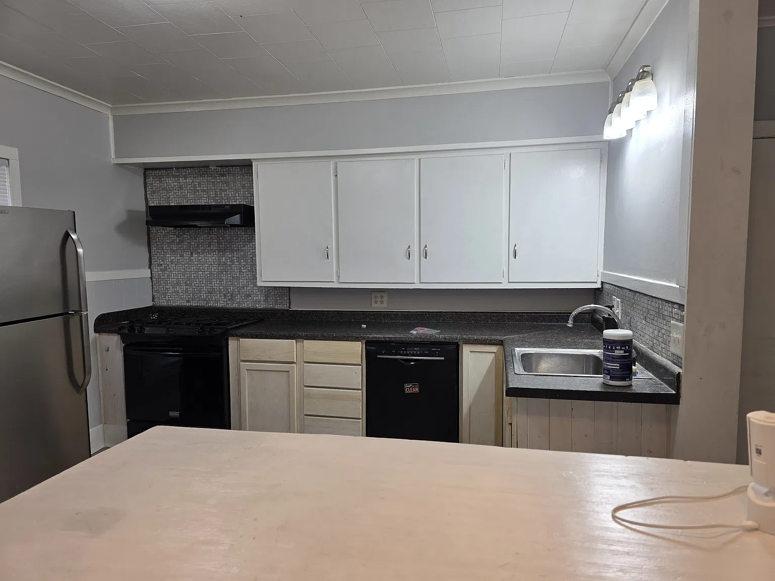 3 bed, 1074 sqft, $1,500 — Photo 3