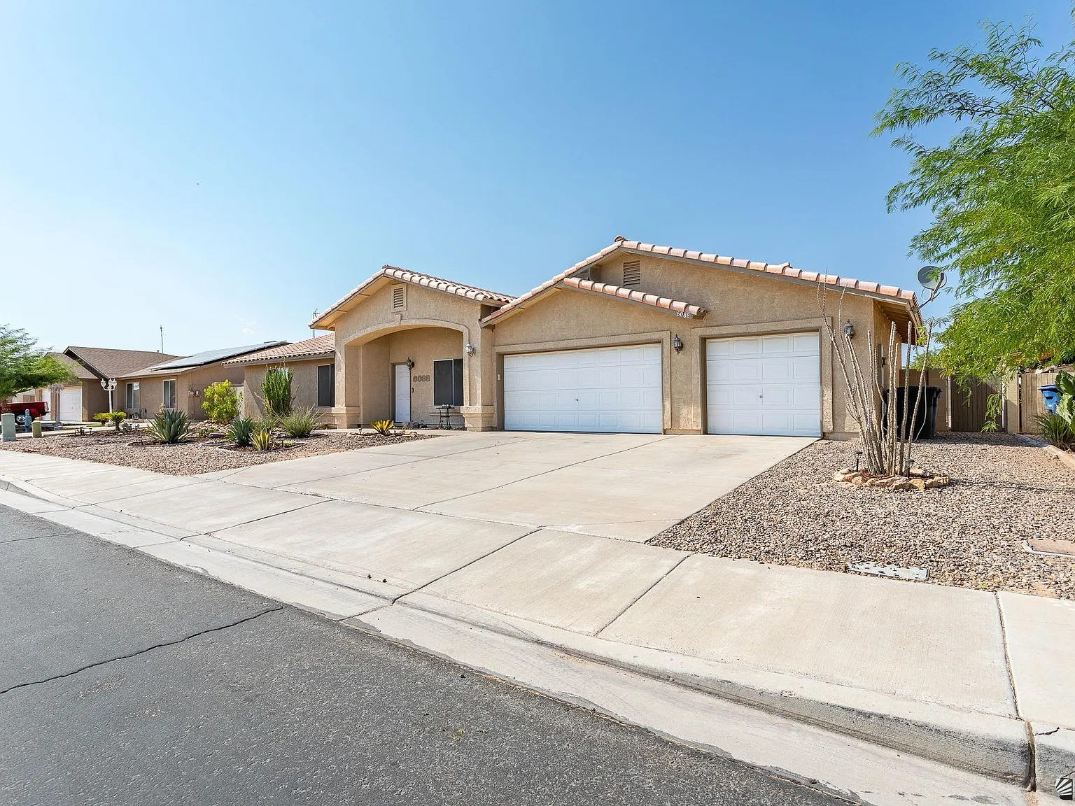 4 bed, 2.0 bath, 1692 sqft, $2,300 — Photo 3
