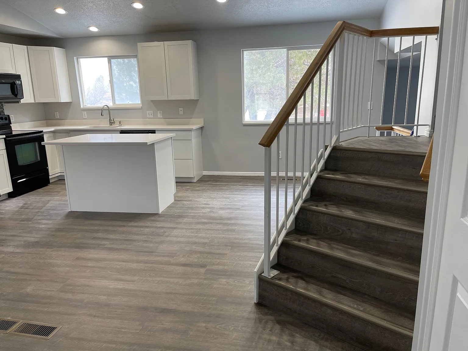 5 bed, 2000 sqft, $2,750 — Photo 2