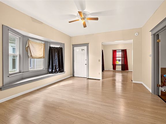 3rd image of 20 Home Pl