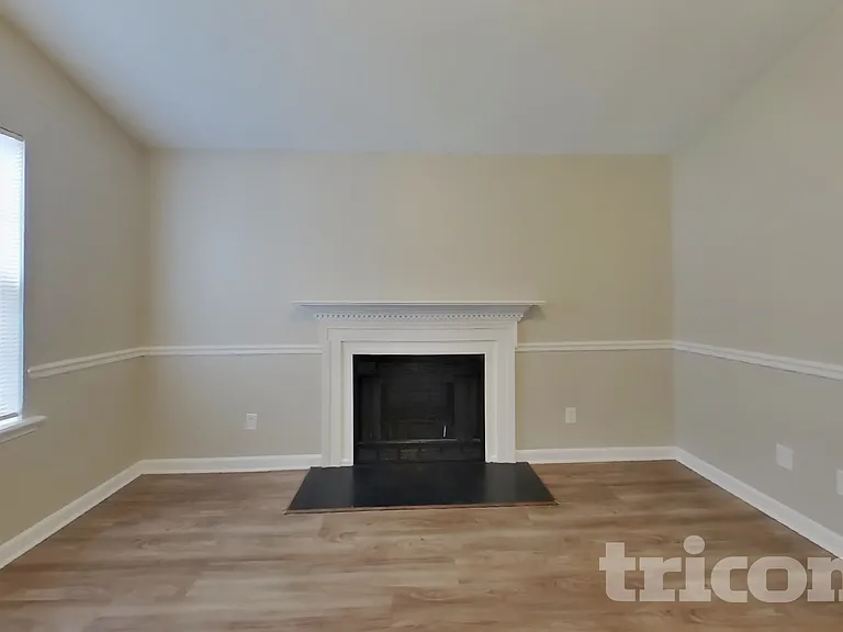 120 Huntwood Trl — Photo 2
