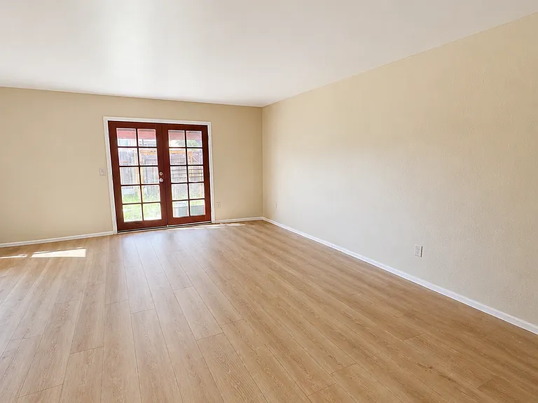 2434 Seawind Dr — Photo 11