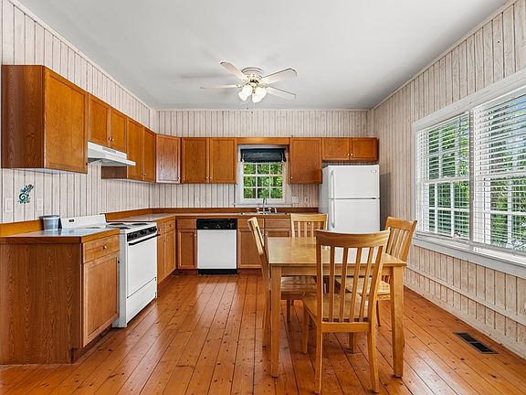5th image of 193 Lee Road 898