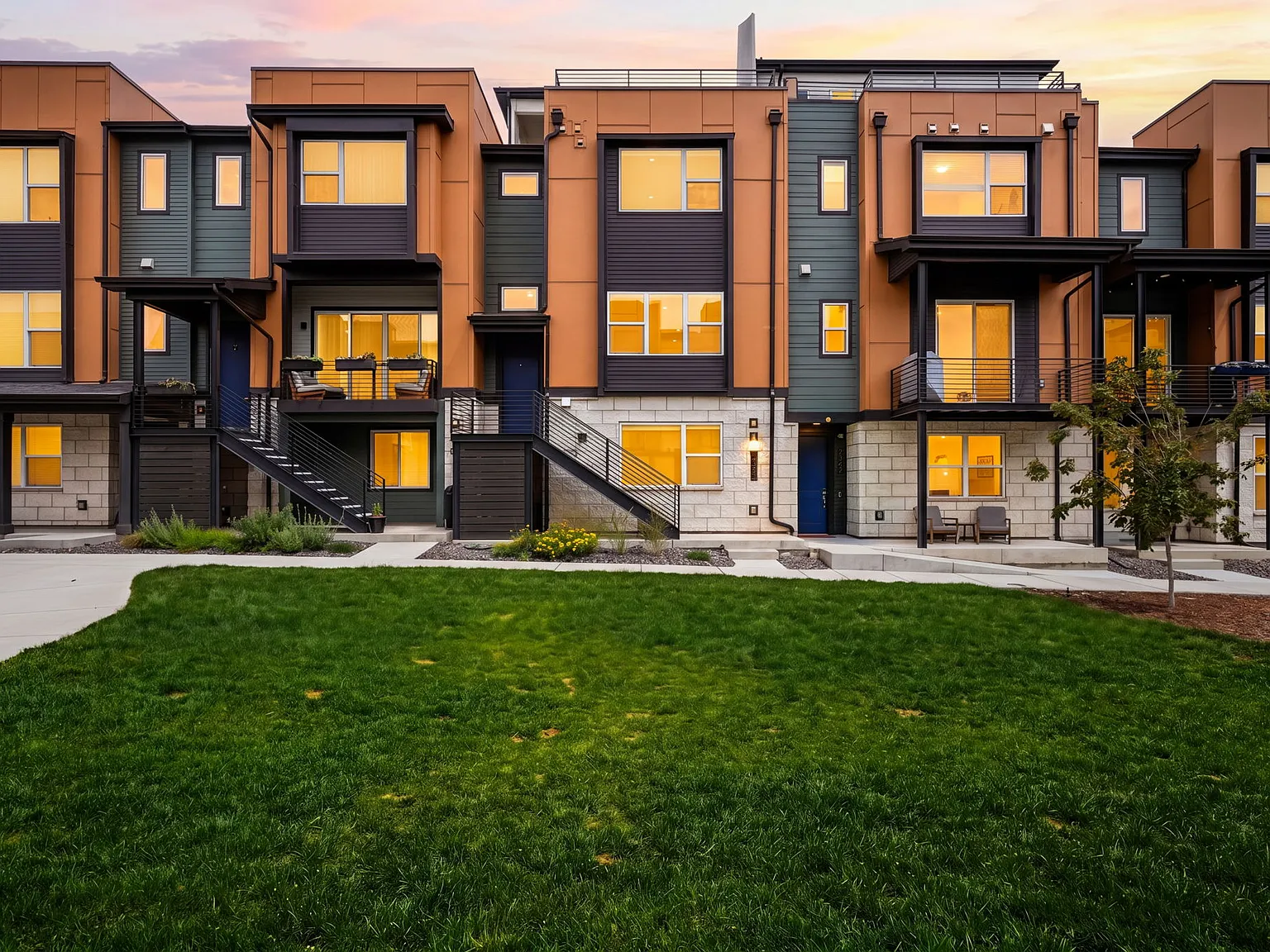 4 bed, 3.5 bath, 2234 sqft, $4,000 — Photo 1