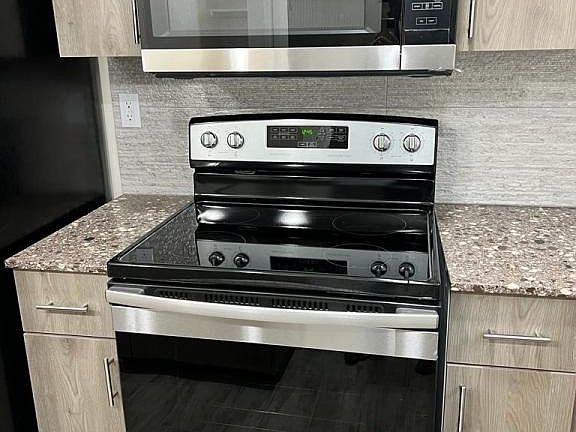 4th image of 5202 N Hiawatha Dr