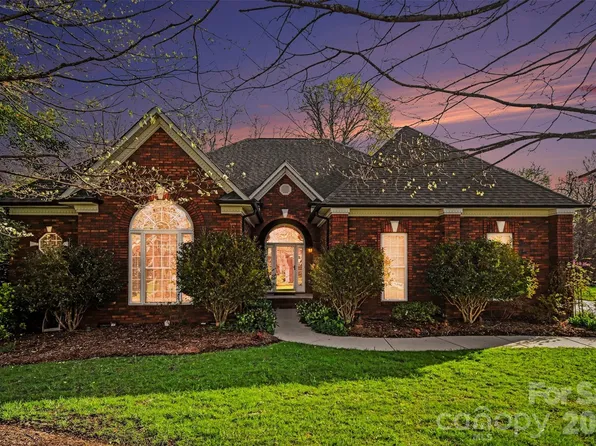 8407 Locksley Dr, Harrisburg, NC 28075