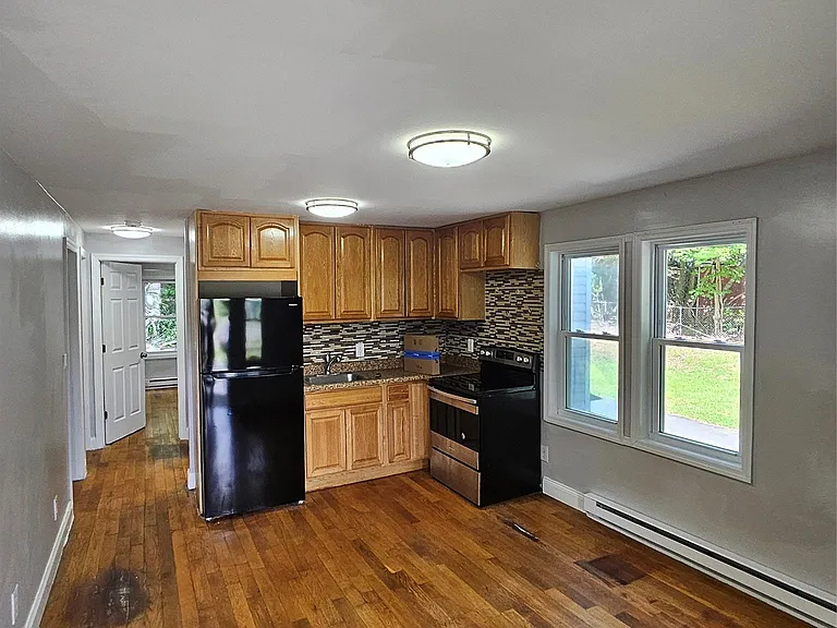 16 Monticello St #1 — Photo 5