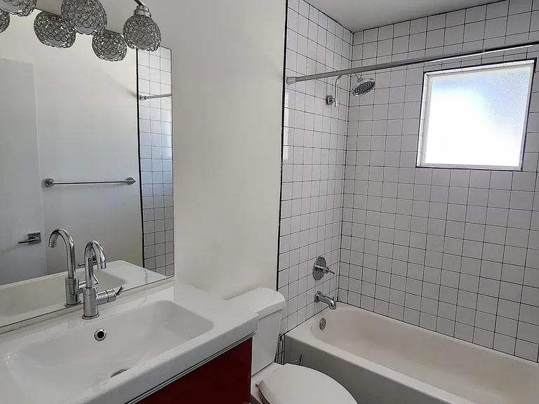 3426 N 37th St #4 — Photo 8