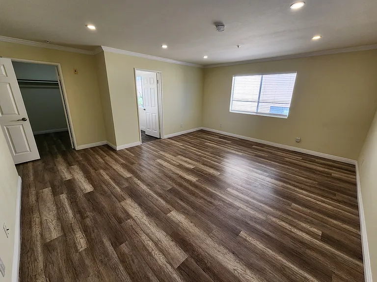 420 Riverdale Dr #11 — Photo 11